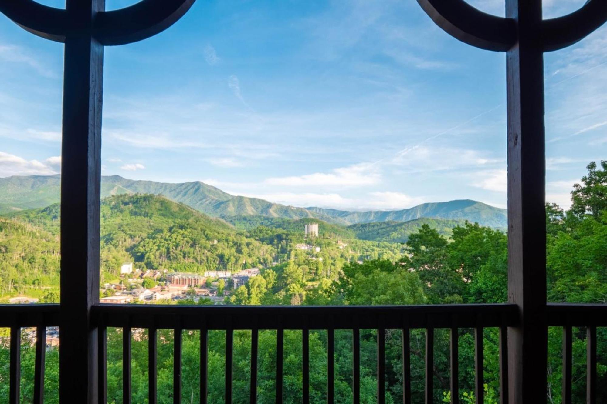 Hickory Ridge By Avantstay Incredible Private Elevated Cabin Sleeps 20 Gatlinburg Kültér fotó